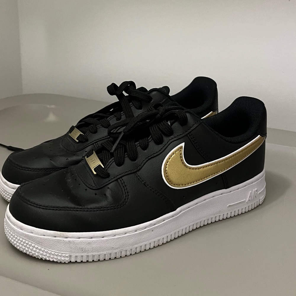 Nike Women's Air Force 1 '07 ESS Shoes Black White Gold DD1523-001